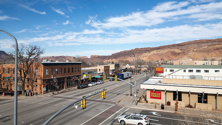 MAIN STREET MOAB DIRECTOR SCOUT DRONE-1