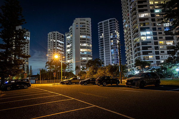 MAIN BEACH PLACE NIGHT