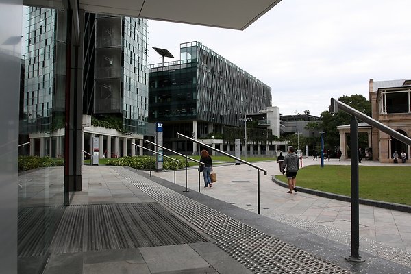QUT TB - 4