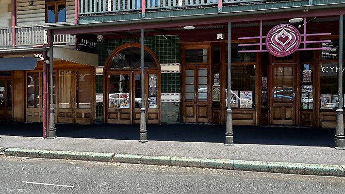 Can You Keep A Secret, Woolloongabba