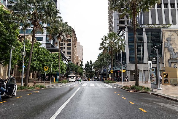 2U LONDON STREET DEFIB TRUCK - Queen Street, CBD, Brisbane